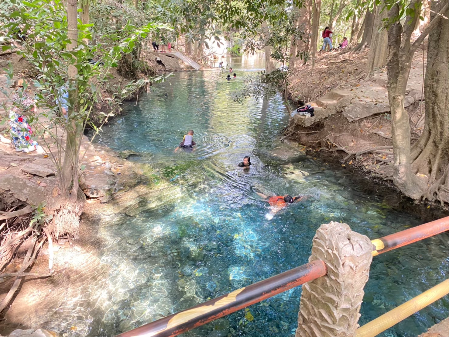 น้ำผุดธรรมชาติบ้านท่าช้าง